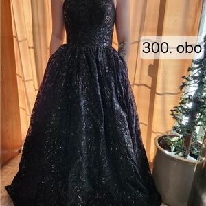 Sherri Hill Classic Black Dress